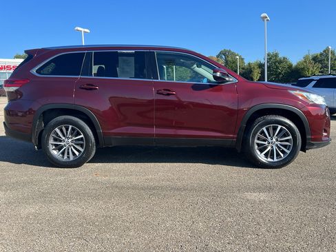 Used 2019 Toyota Highlander XLE image 5