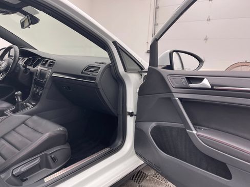 Used 2016 Volkswagen GTI Autobahn FWD image 31