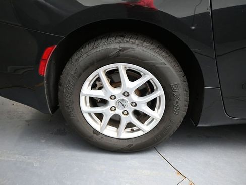 Used 2023 Chrysler Voyager LX FWD image 17