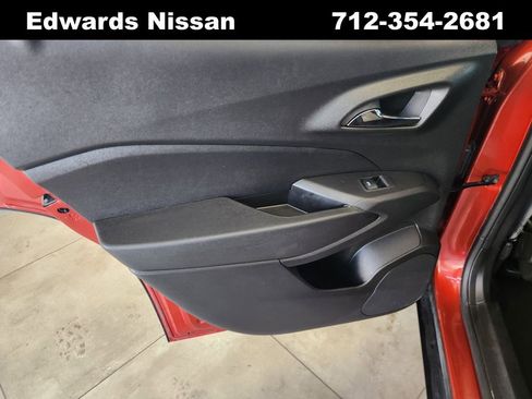 Used 2024 Chevrolet Trax RS w/ Sunroof Package image 15