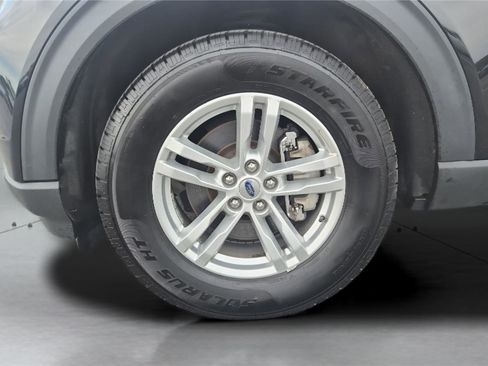 Used 2023 Ford Explorer XLT w/ Equipment Group 202A AWD/4WD image 22