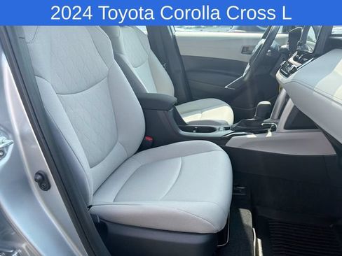Used 2024 Toyota Corolla Cross L AWD/4WD image 23