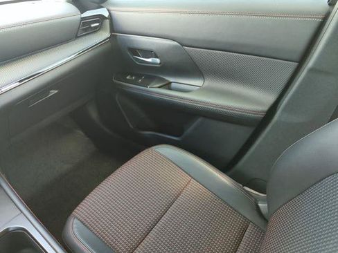 Certified 2025 Nissan Kicks SR FWD image 27