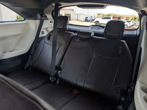 Used 2023 Toyota Sienna Platinum AWD/4WD image 30
