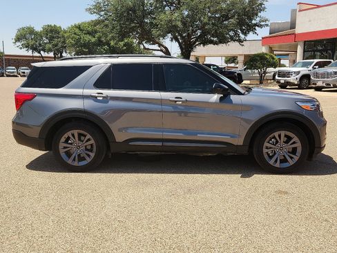 Used 2023 Ford Explorer XLT w/ Equipment Group 202A RWD image 5