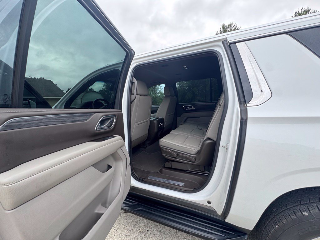 Used 2021 GMC Yukon XL SLT w/ SLT Luxury Package RWD image 13