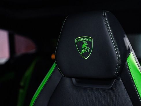 Used 2026 Lamborghini Urus SE AWD/4WD image 7