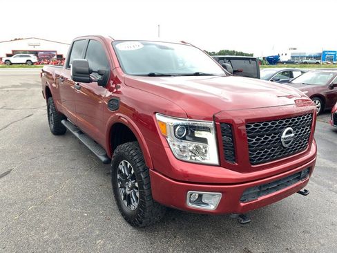 Used 2019 Nissan Titan PRO-4X image 2