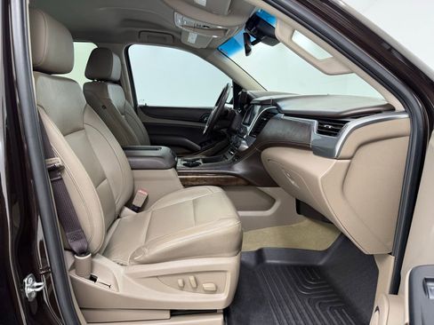 Used 2018 Chevrolet Tahoe LT w/ LT Signature Package image 32