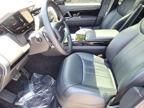 Used 2025 Land Rover Range Rover SE AWD/4WD image 24