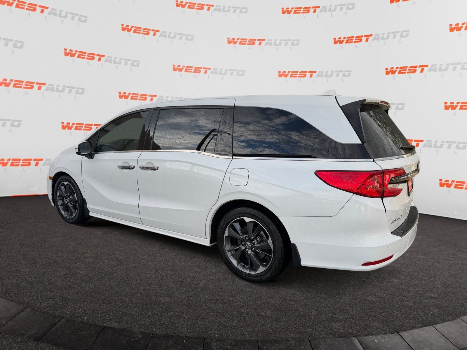 Used 2022 Honda Odyssey Elite image 3