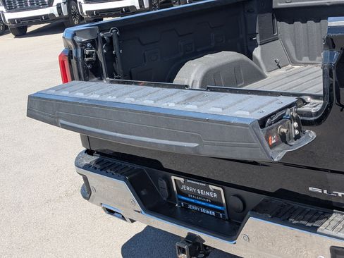 Used 2022 GMC Sierra 1500 SLT AWD/4WD image 30