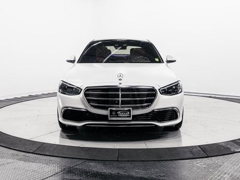 Used 2024 Mercedes-Benz S 580 4MATIC Sedan image 2