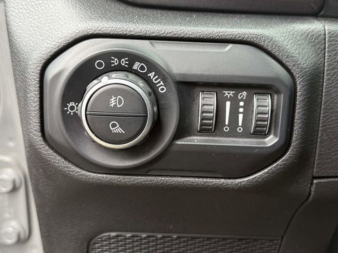 Used 2020 Jeep Gladiator Sport image 28