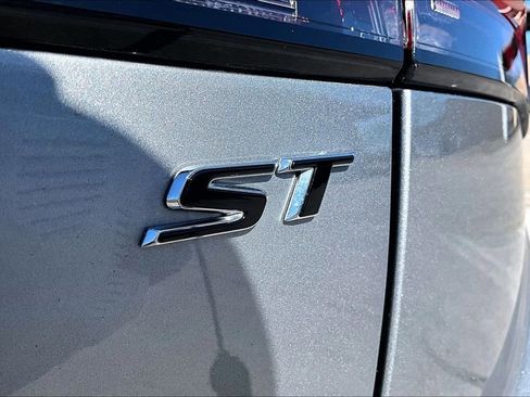 Used 2023 Buick Envision Preferred image 23