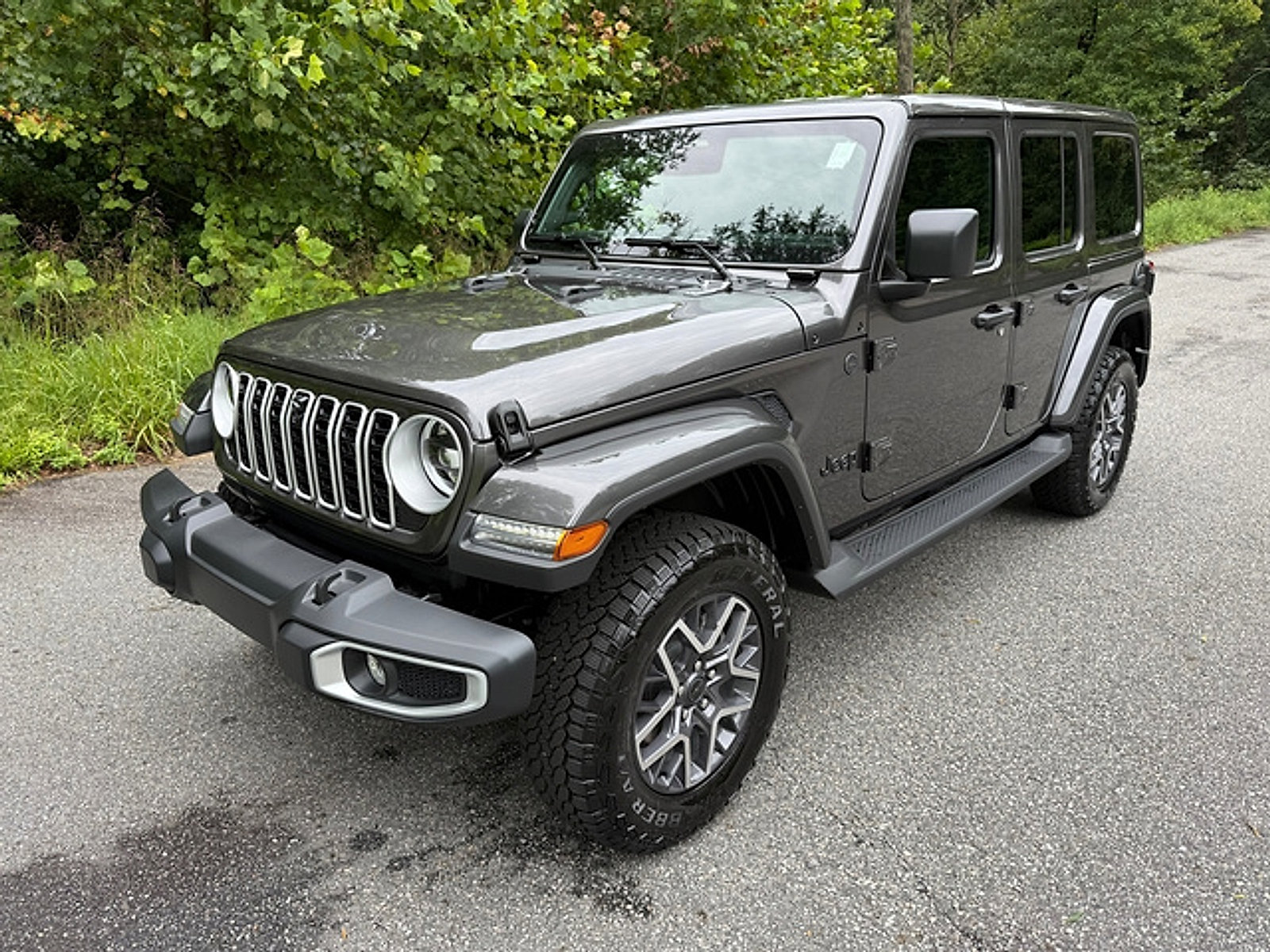 New 2026 Jeep Wrangler Unlimited Sahara AWD/4WD image 3