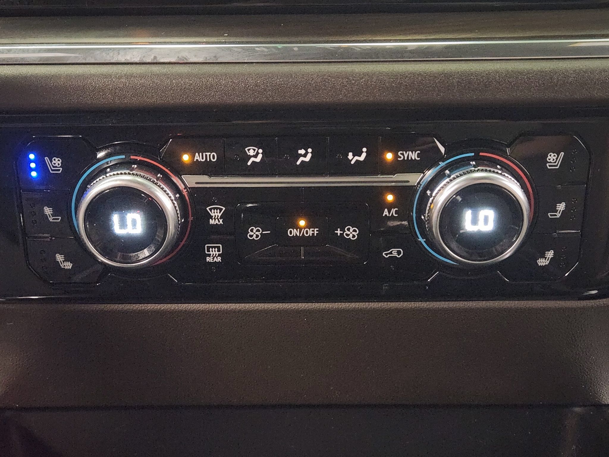 Used 2023 GMC Sierra 1500 SLT AWD/4WD image 17