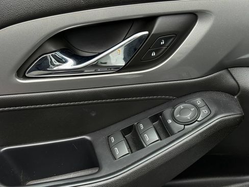 Used 2022 Chevrolet Traverse LT FWD image 5