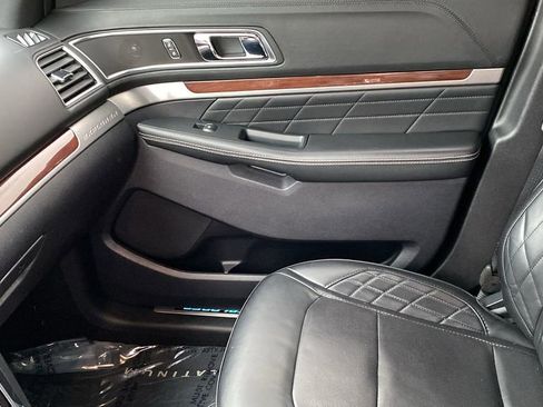 Used 2019 Ford Explorer Platinum image 21