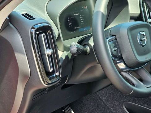 Used 2024 Volvo XC40 B5 Core AWD/4WD image 16