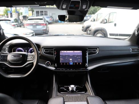 Used 2024 Jeep Wagoneer Series II AWD/4WD image 18