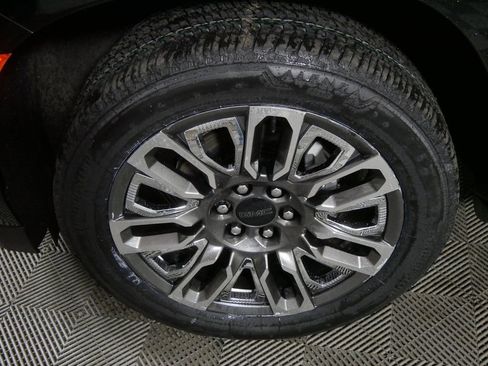 Used 2023 GMC Yukon Denali Ultimate AWD/4WD image 12