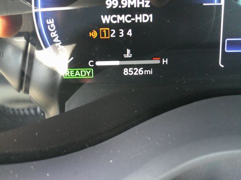 Used 2025 Toyota Sienna XSE image 23