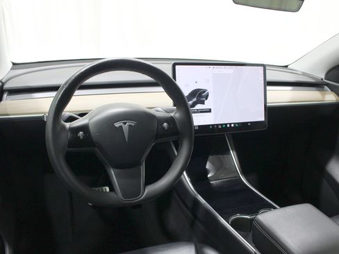 Used 2021 Tesla Model Y Performance AWD/4WD image 2
