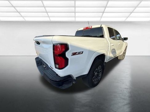 Used 2023 Chevrolet Colorado Z71 AWD/4WD image 2