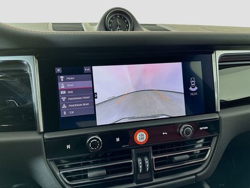 Used 2025 Porsche Macan image 17