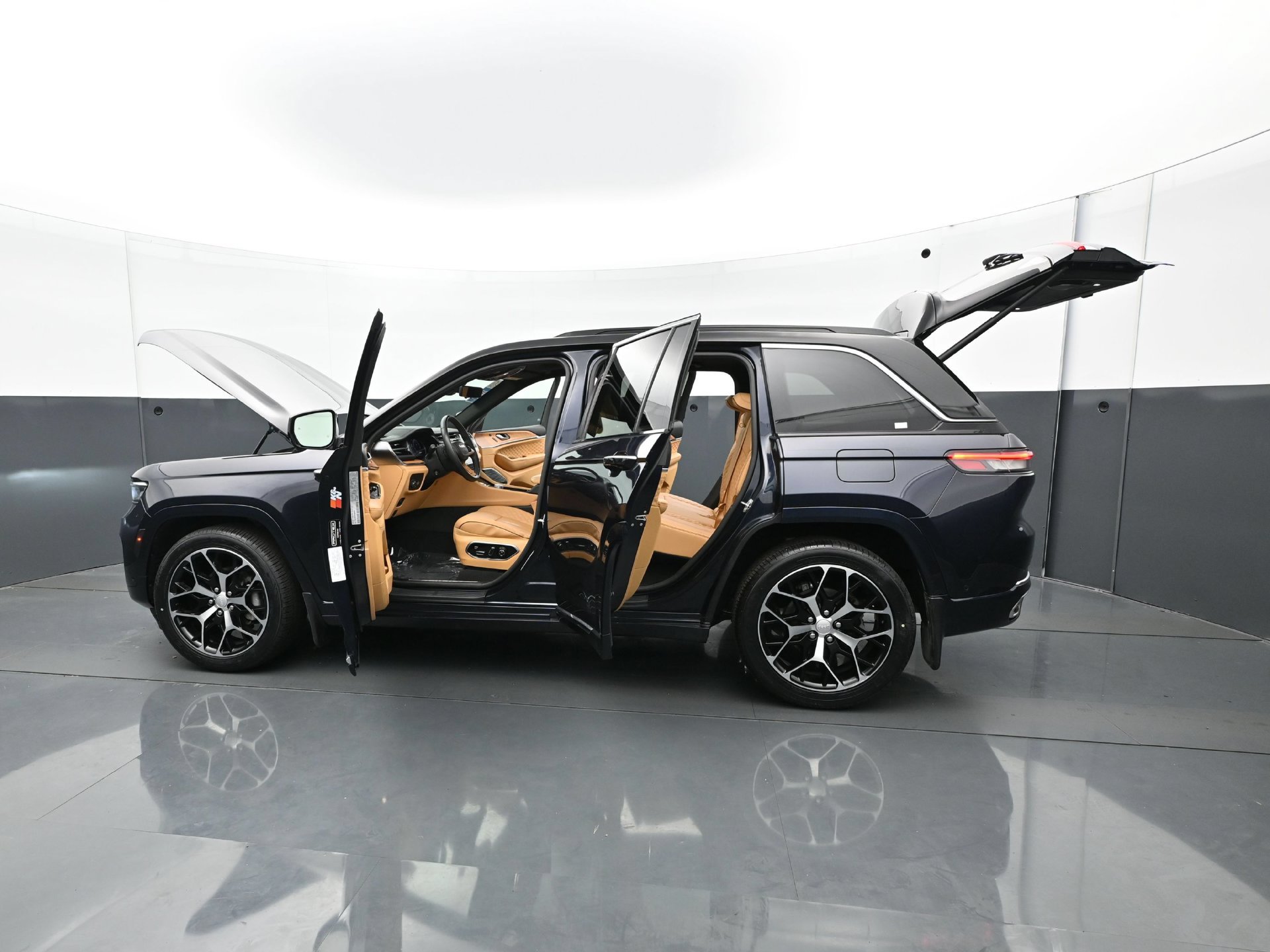 Used 2024 Jeep Grand Cherokee Summit AWD/4WD image 34