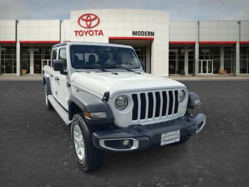 Used 2023 Jeep Gladiator Sport AWD/4WD image 3