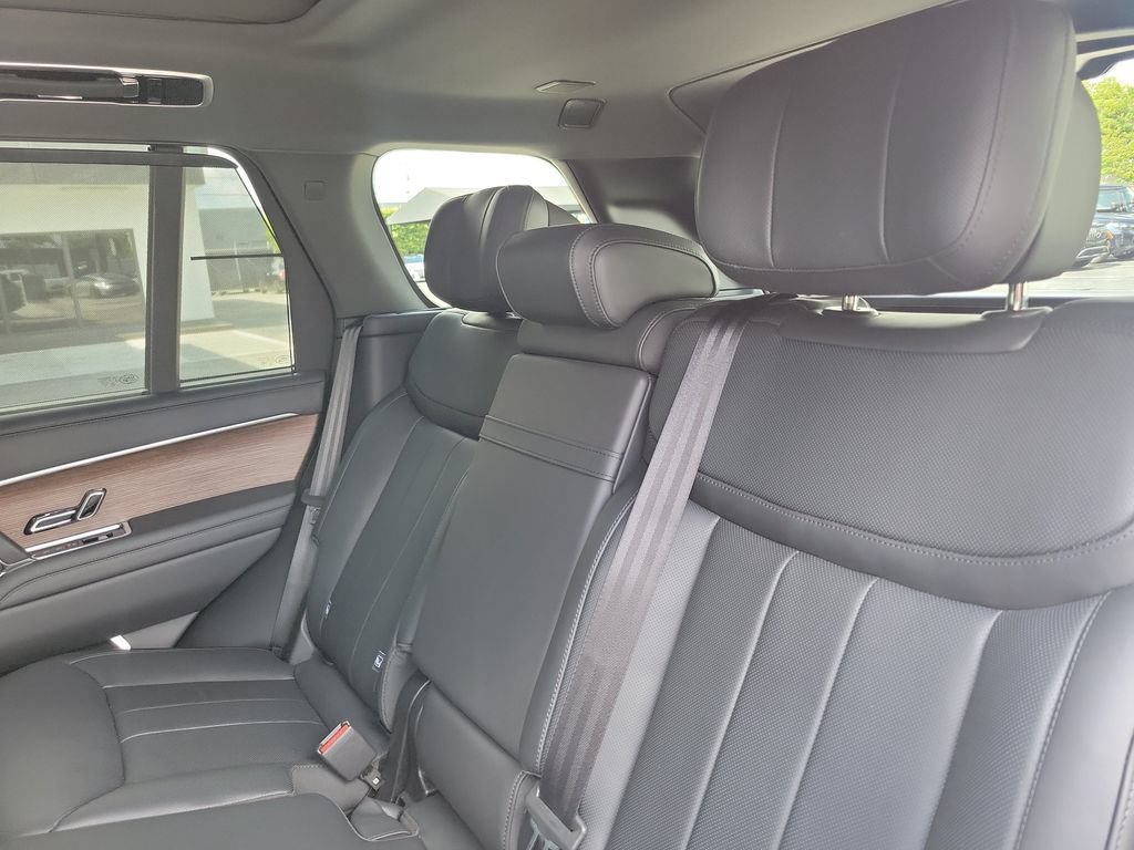 Used 2025 Land Rover Range Rover Autobiography AWD/4WD image 9