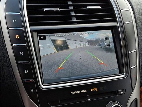 Used 2019 Lincoln Nautilus Select image 18