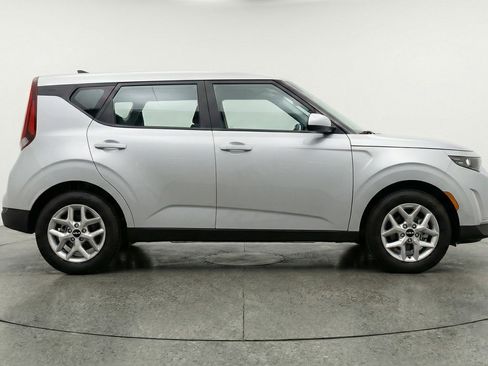 Used 2025 Kia Soul LX w/ LX Technology Package image 11