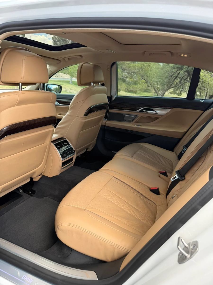 Used 2022 BMW 740i w/ Premium Package RWD image 13