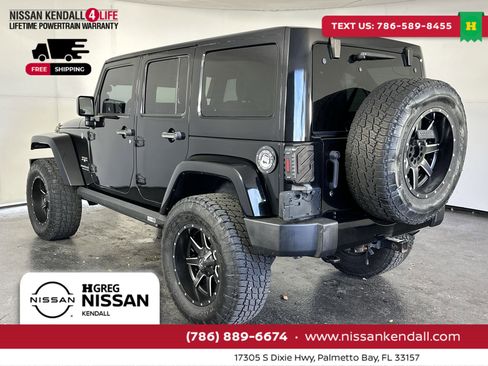 Used 2017 Jeep Wrangler Unlimited Sahara w/ Connectivity Group image 8