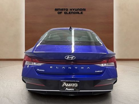 Certified 2025 Hyundai Elantra Limited FWD image 5