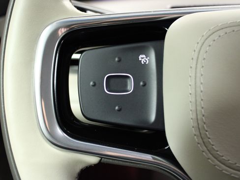 Used 2024 Lincoln Nautilus Premier image 20