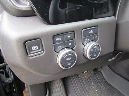 Used 2025 GMC Sierra 1500 Elevation image 17