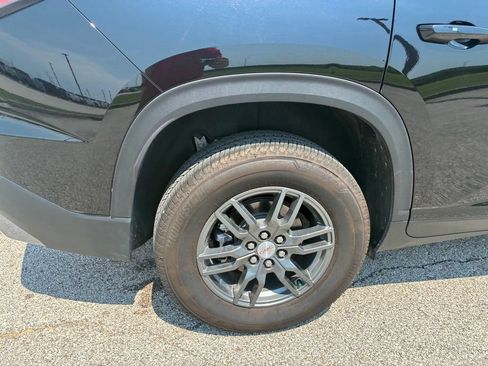 Used 2025 GMC Acadia Elevation AWD/4WD image 8