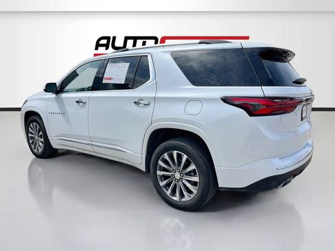 Used 2023 Chevrolet Traverse Premier FWD image 5