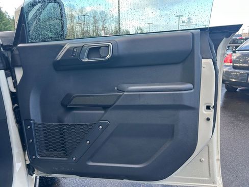 Used 2025 Ford Bronco Badlands image 25