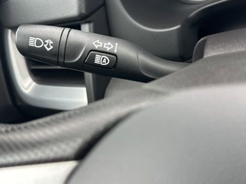 Used 2024 GMC Terrain SLE image 23