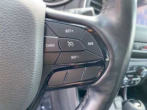 Used 2020 Jeep Cherokee Latitude Plus AWD/4WD image 19