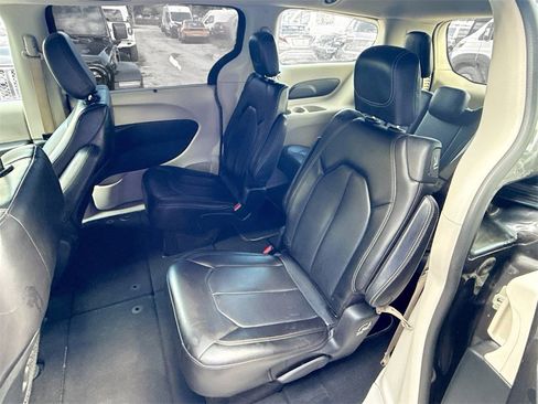 Used 2021 Chrysler Voyager Lxi image 26