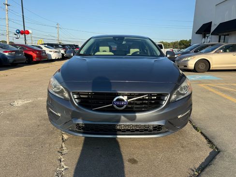 Used 2018 Volvo S60 T5 Dynamic image 2