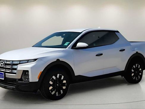 Used 2025 Hyundai Santa Cruz SE FWD image 3