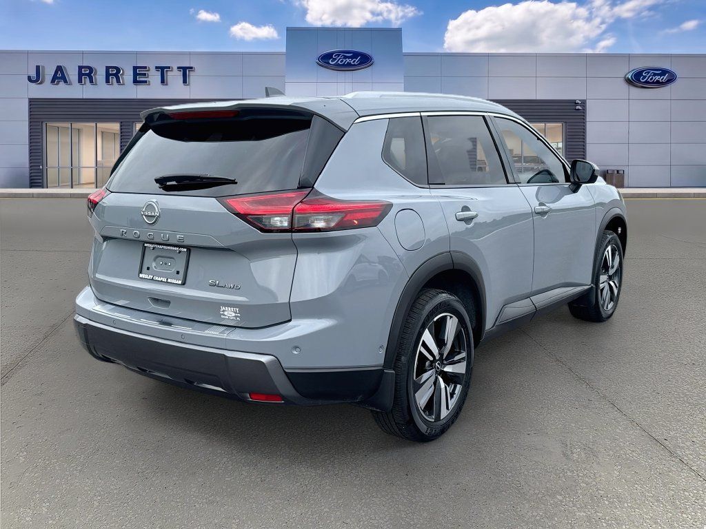 Used 2025 Nissan Rogue SL AWD/4WD image 7