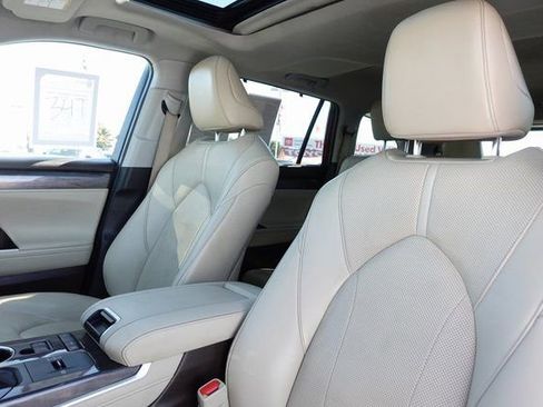 Used 2022 Toyota Highlander Limited image 27